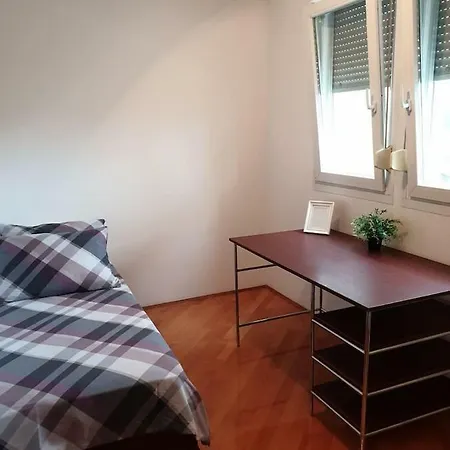 Apartment Simple And Practical Twins, *