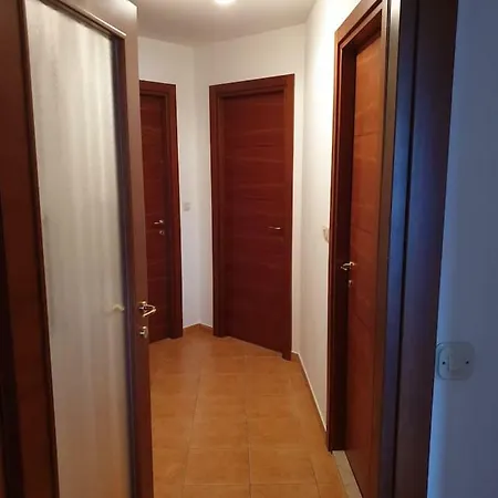Simple And Practical Twins, Split