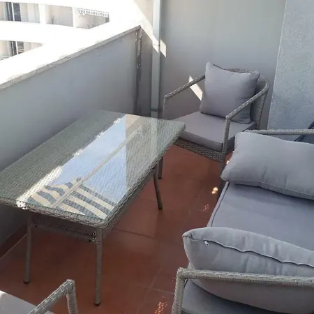 Simple And Practical Twins, Apartment Split