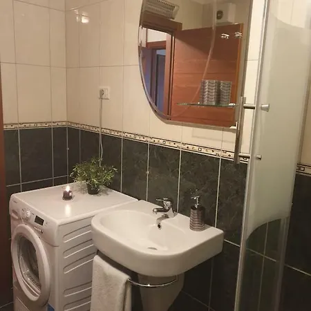 Simple And Practical Twins, Apartment Split