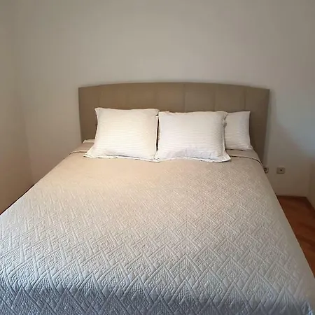 Apartment Simple And Practical Twins,